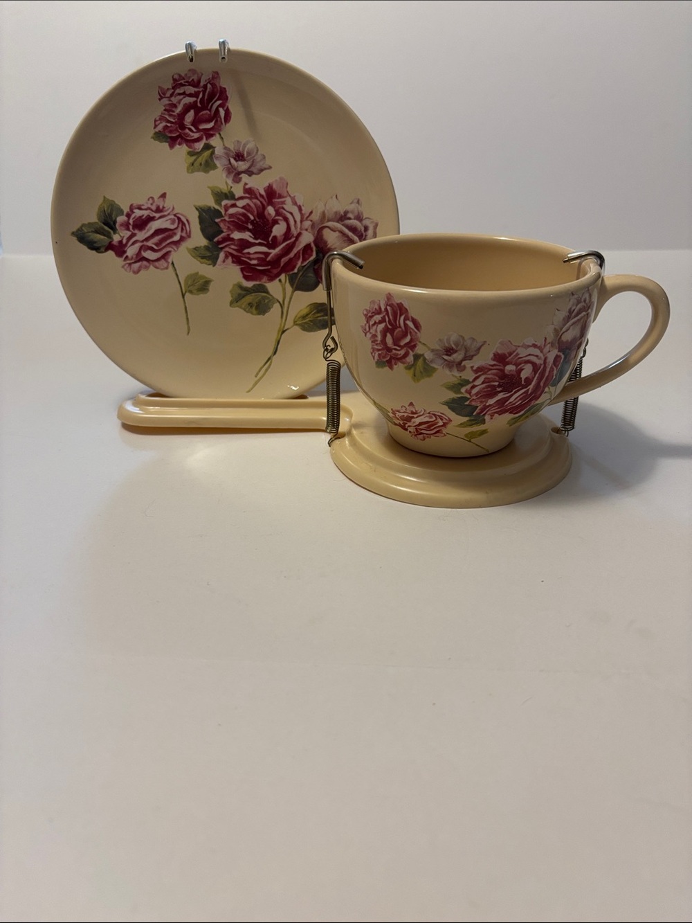 Teleflora Charming Victorian Roses Display Set